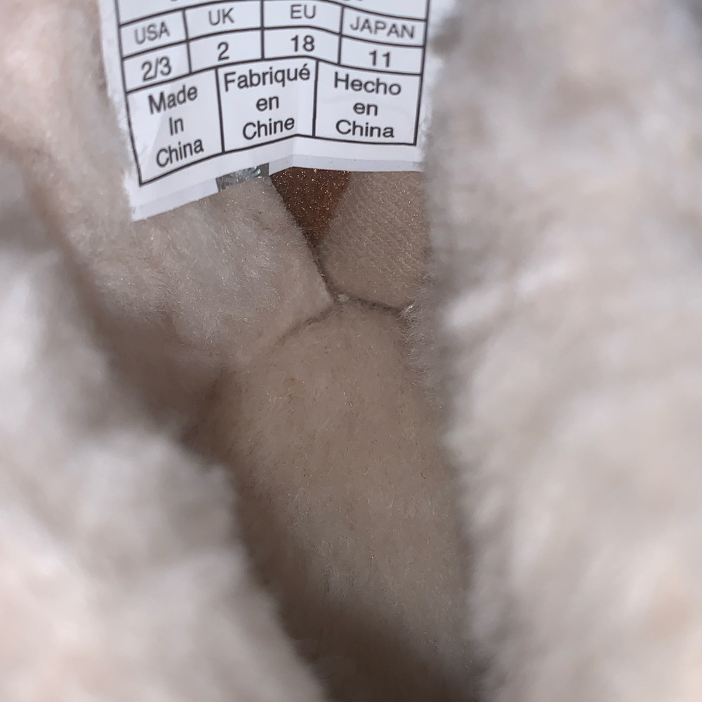 🎉HP🎉UGG Suede Boots with Plush Lining - Picture 5 of 5